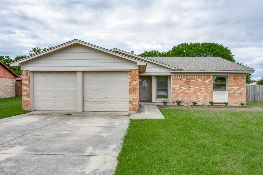 700 Fair Meadows Drive, Saginaw, TX 76179