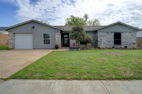 617 Rockledge Drive, Saginaw, TX 76179