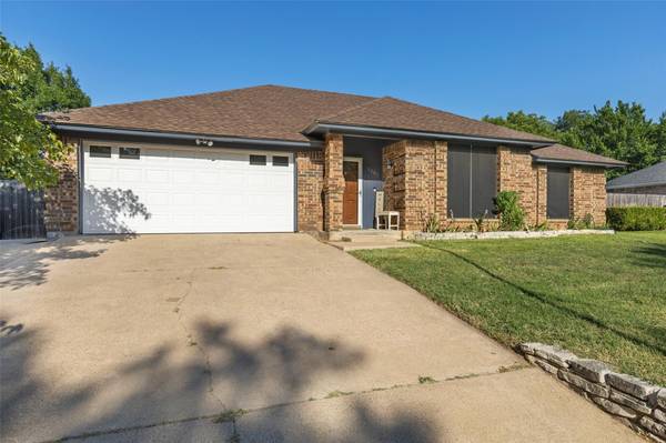 3701 Woodside Drive, Arlington, TX 76016