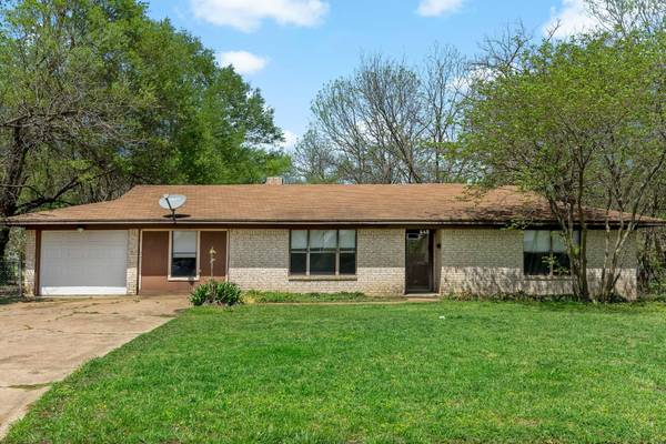 665 E Jackson Street, Paris, TX 75460