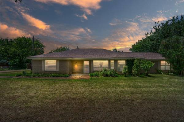 1616 E Bankhead Drive,  Weatherford,  TX 76086