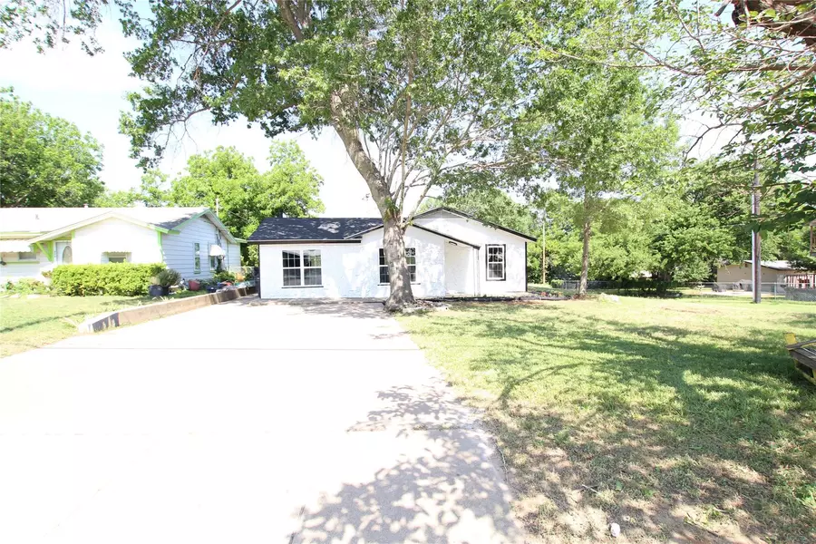 400 Churchill Road, Fort Worth, TX 76114