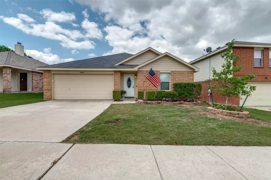 4949 Parkview Hills Lane, Fort Worth, TX 76179