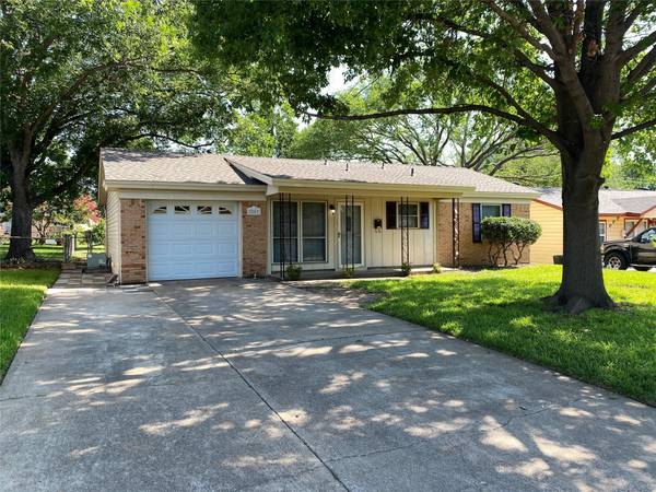 2007 Finley Road, Irving, TX 75062