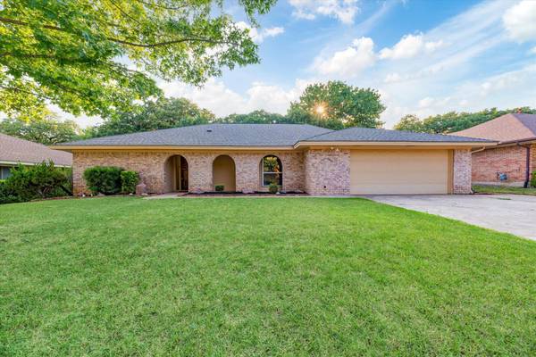 2805 Autumn Drive, Hurst, TX 76054