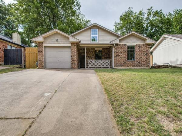 1430 Lakecrest Street, Grand Prairie, TX 75051