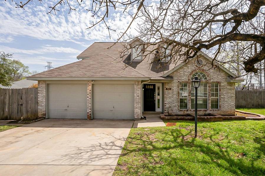 704 Parkland Court, Hurst, TX 76053