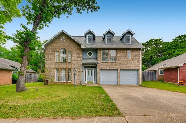 301 Arwine Drive, Hurst, TX 76053