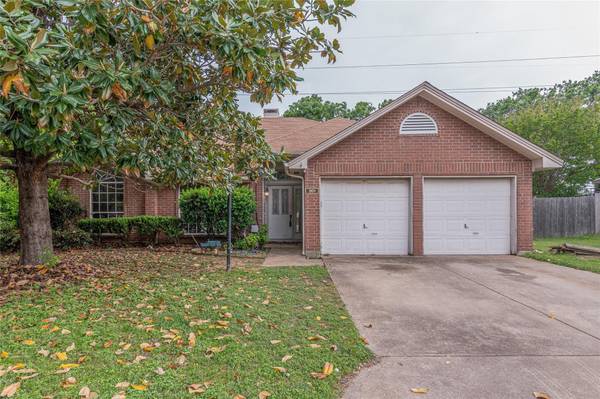 201 Creekside Drive, Hurst, TX 76053