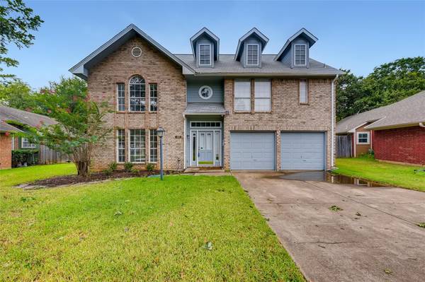 301 Arwine Drive, Hurst, TX 76053