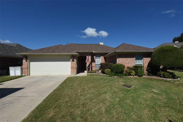 305 Park Forest Court, Hurst, TX 76053