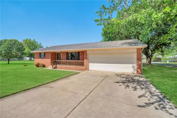 301 S Maple, Erick, OK 73645