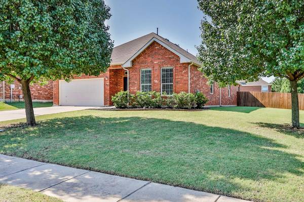 1120 Timber Creek Drive, Lewisville, TX 75067