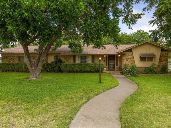 3801 Westerly Road, Benbrook, TX 76116