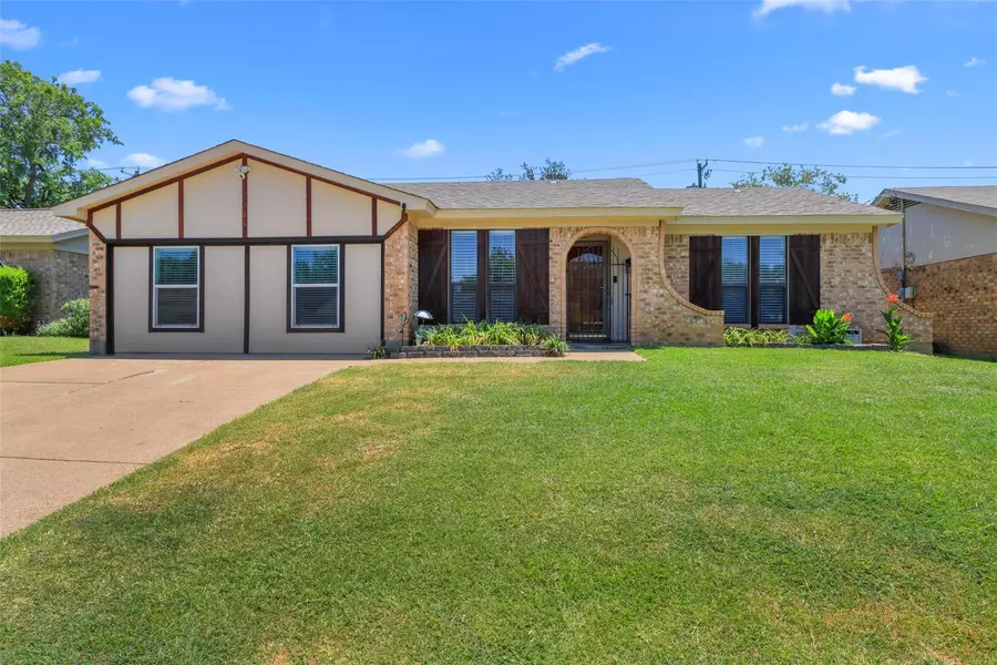 6820 Richardson Drive, Watauga, TX 76148