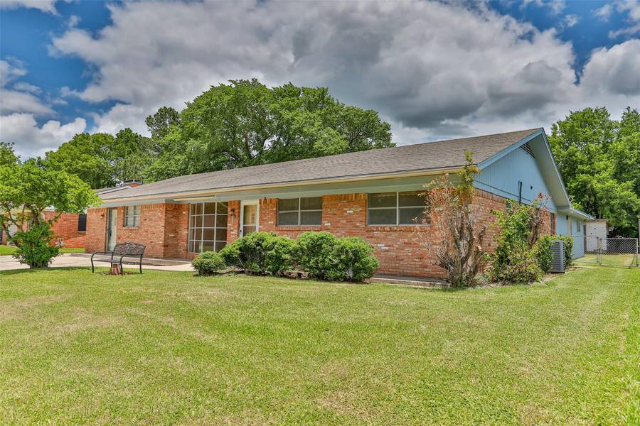 408 Willow Way, Gainesville, TX 76240