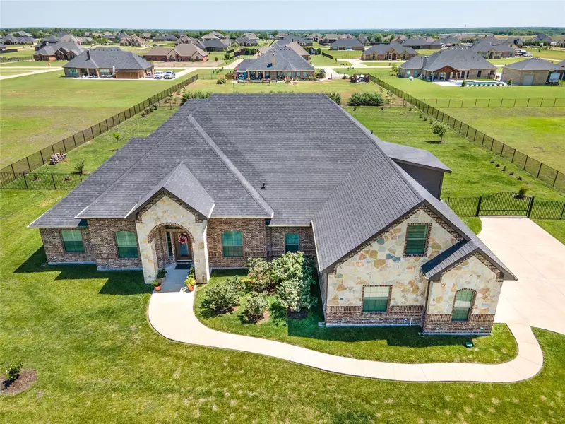 2855 W Alamosa Drive, Terrell, TX 75160