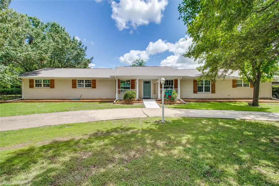 401 Preston Drive, Pottsboro, TX 75076