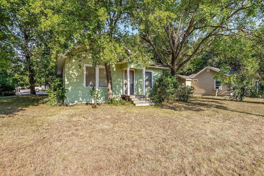 808 S Wilhite Street, Cleburne, TX 76031