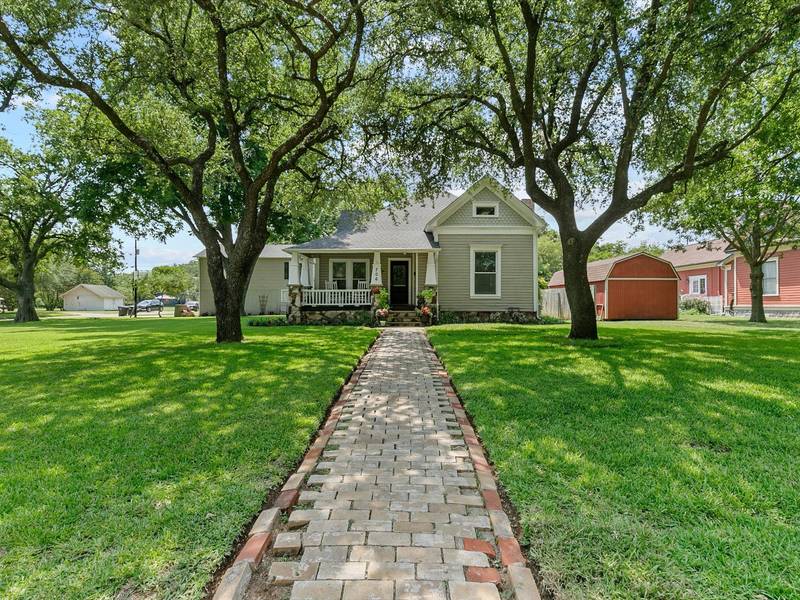 706 S Walnut Street, Cleburne, TX 76033