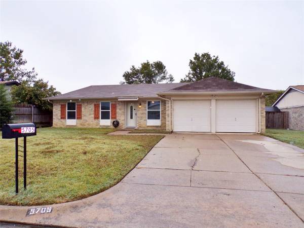 5705 Macgregor Drive, Haltom City, TX 76148