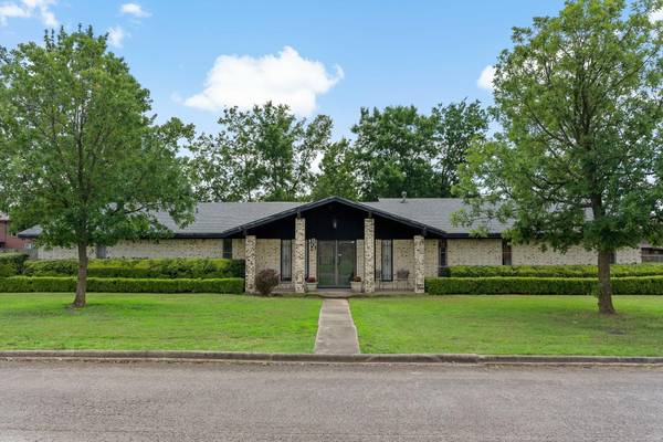 804 W 10th Street W,  Clarksville,  TX 75426