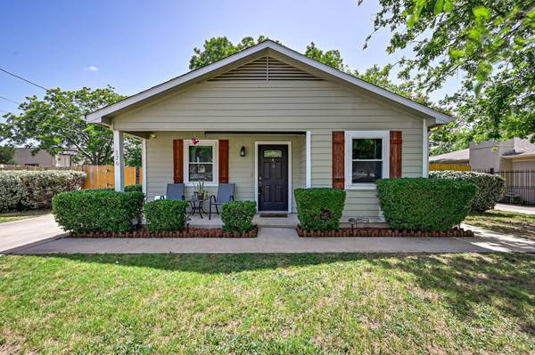 129 S Lawson Street, Burleson, TX 76028