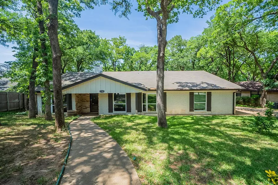 1702 Parkcrest Terrace, Arlington, TX 76012