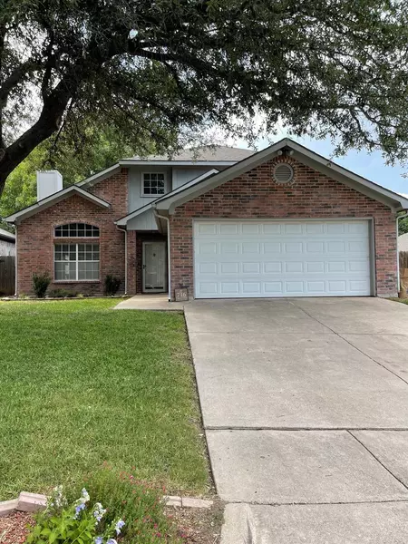 716 Carette Drive, Fort Worth, TX 76108