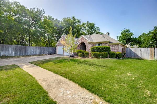 2501 Chesapeake Court, Euless, TX 76040