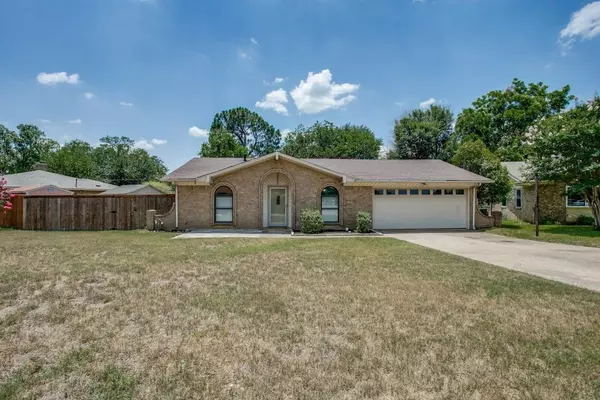 1005 Atlanta Drive, Bedford, TX 76022