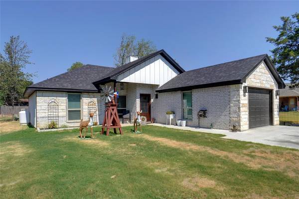 217 Birchwood Street, Azle, TX 76020