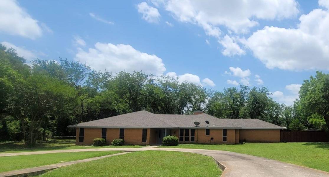 112 Hackberry Street, Oak Leaf, TX 75154