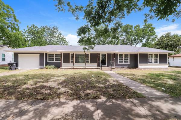 206 Moon Street, Cleburne, TX 76033