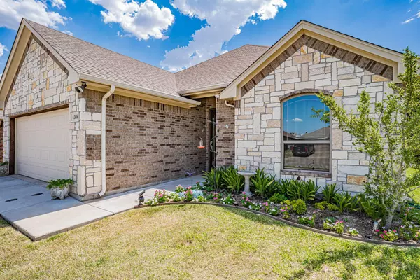 4300 Sapphire Lane, Granbury, TX 76049