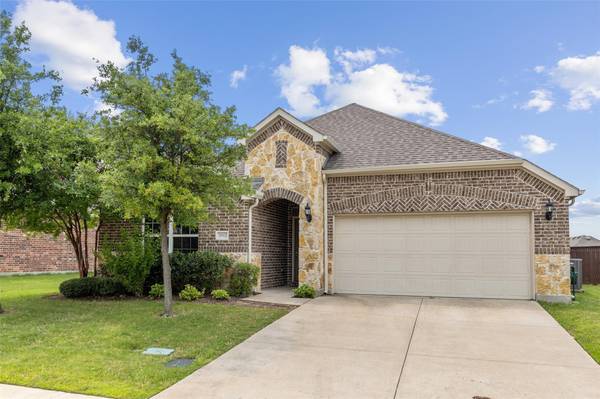 2682 Twin Point Drive, Lewisville, TX 75056