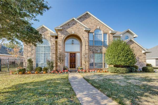 511 S Silver Creek Circle, Desoto, TX 75115