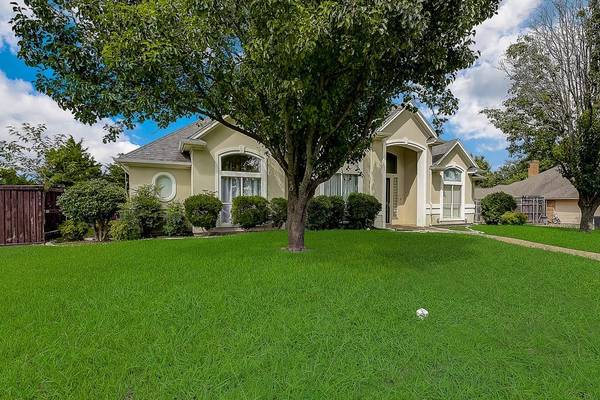 1407 Carriage Creek Drive, Desoto, TX 75115