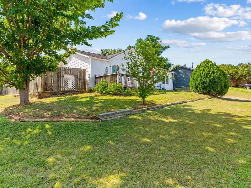 636 Black Hills Drive, Burleson, TX 76028