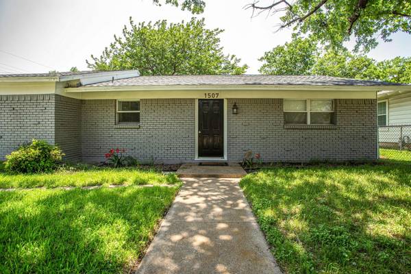 1507 Granbury Street, Cleburne, TX 76033