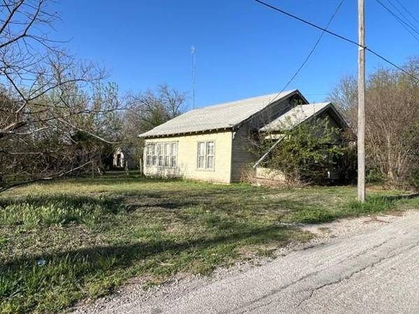 304 E Walcott Avenue, Comanche, TX 76442