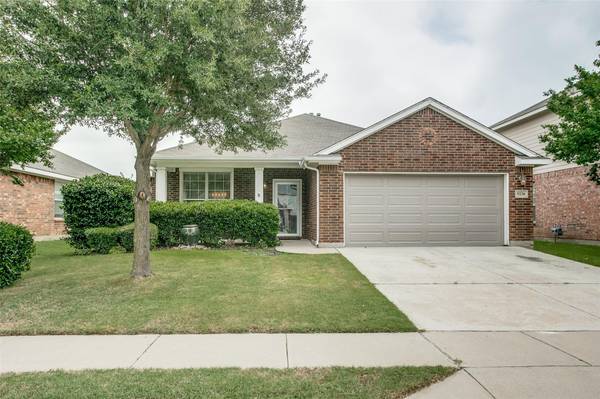 9236 Conestoga Drive, Fort Worth, TX 76131