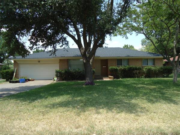 323 Dalton Drive, Desoto, TX 75115