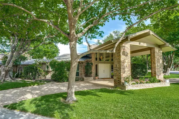 Dallas, TX 75240,6412 Creekhaven Place