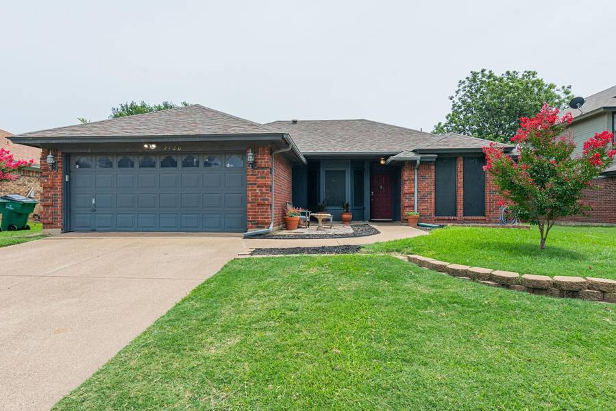 7720 Partridge Drive, Watauga, TX 76148