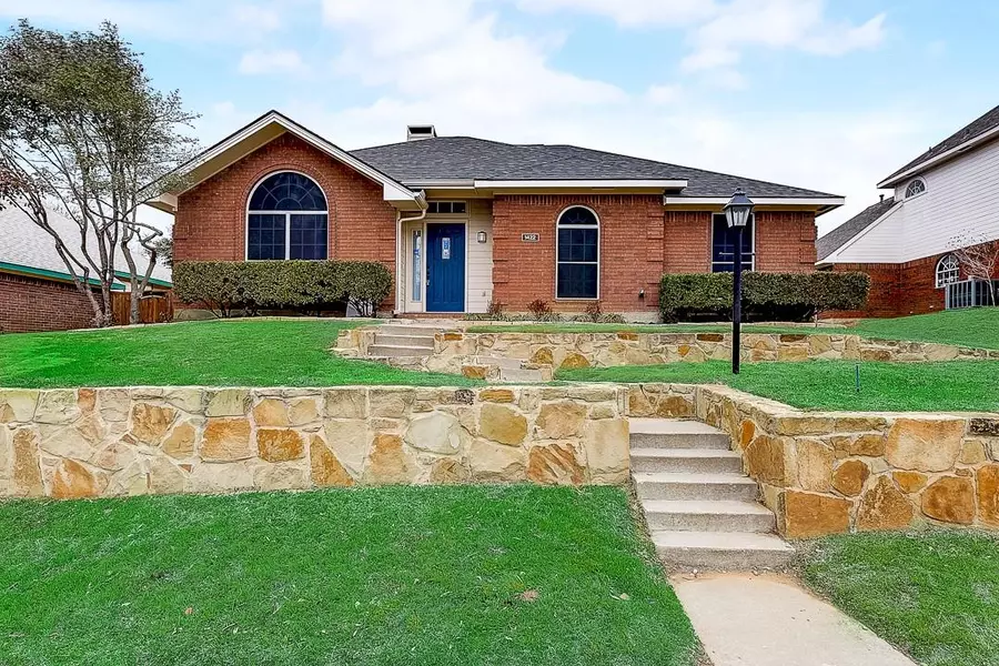 1422 Mapleview Drive, Carrollton, TX 75007