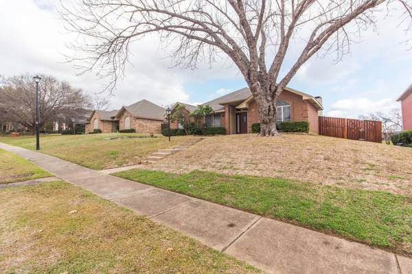 3308 Greenglen Circle, Carrollton, TX 75007