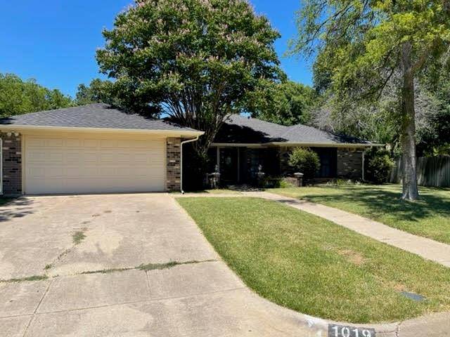 1019 Birchwood Lane, Mansfield, TX 76063