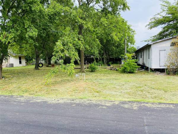 724 Clements Avenue, Van Alstyne, TX 75495