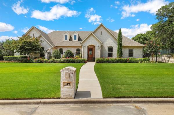 349 Coach House Circle, Fort Worth, TX 76108